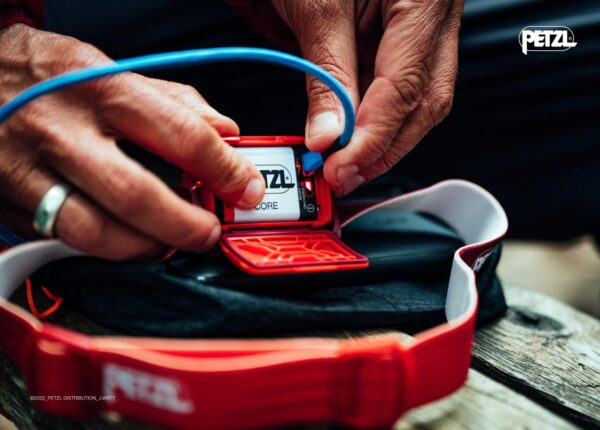Čelovka PETZL Actik Core, šedá, 600 lm - E065AA00